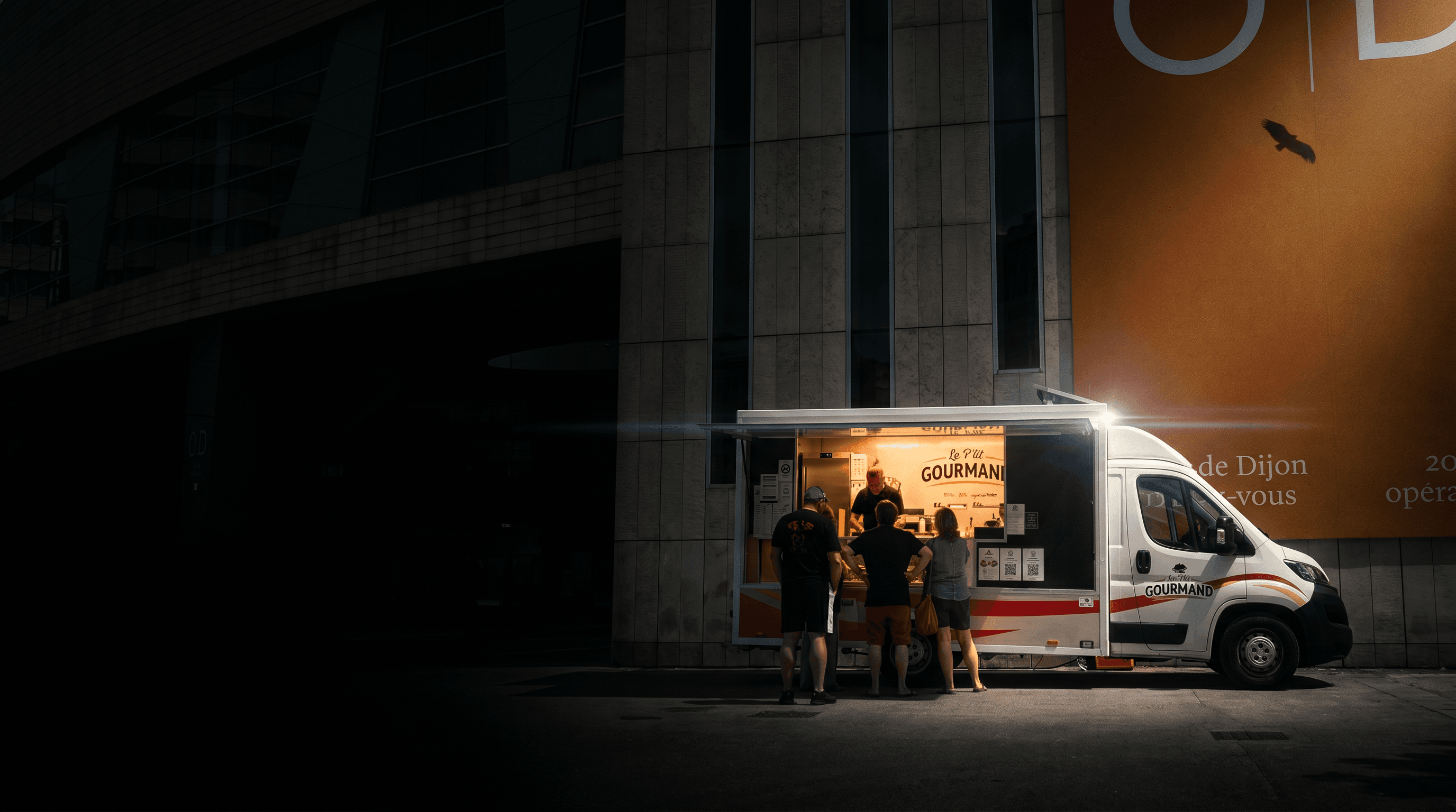 Le P'tit Gourmand — bistrot roulant à la tombée du jour